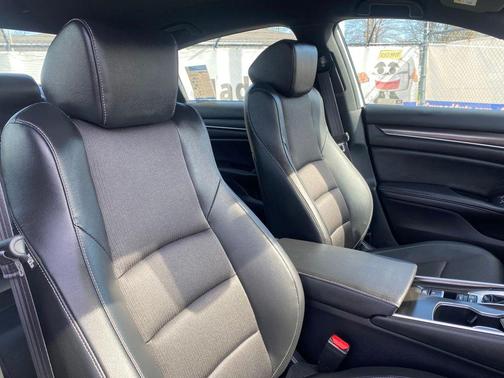 Platinum White Pearl 2022 Honda Accord Sport 1.5T