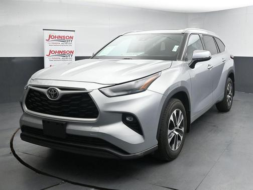 Celestial Silver Metallic 2022 Toyota Highlander XLE