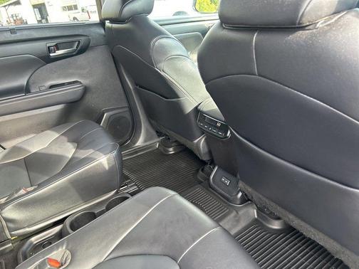 Celestial Silver Metallic 2022 Toyota Highlander XLE