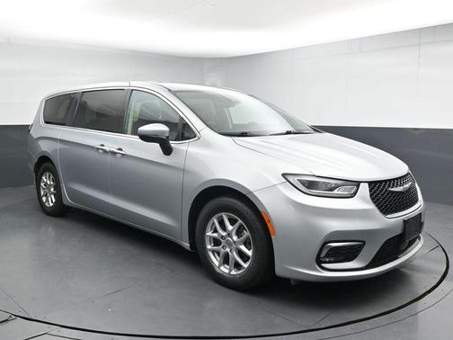 Silver Mist Clearcoat 2023 Chrysler Pacifica Touring L