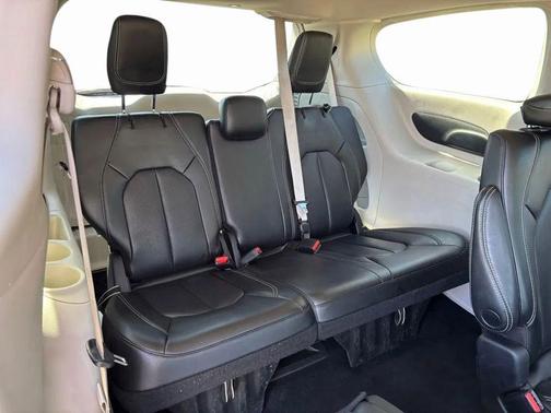 Silver Mist Clearcoat 2023 Chrysler Pacifica Touring L
