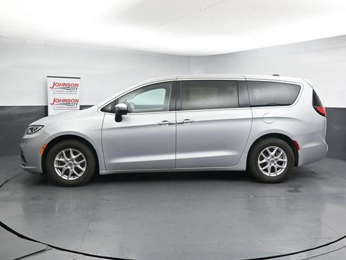 Silver Mist Clearcoat 2023 Chrysler Pacifica Touring L