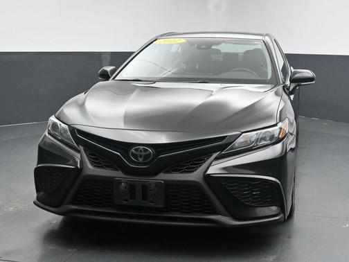 Midnight Black Metallic 2022 Toyota Camry SE
