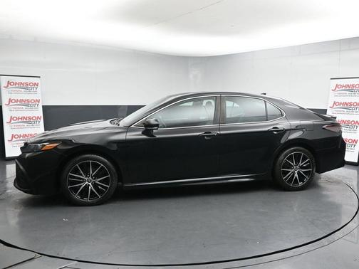 Midnight Black Metallic 2022 Toyota Camry SE