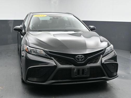 Midnight Black Metallic 2022 Toyota Camry SE