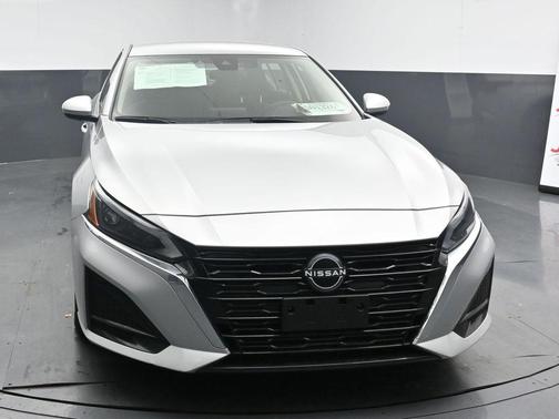 Brilliant Silver Metallic 2023 Nissan Altima 2.5 SV