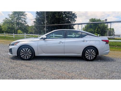 Brilliant Silver Metallic 2023 Nissan Altima 2.5 SV