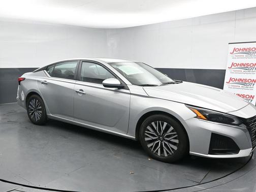 Brilliant Silver Metallic 2023 Nissan Altima 2.5 SV