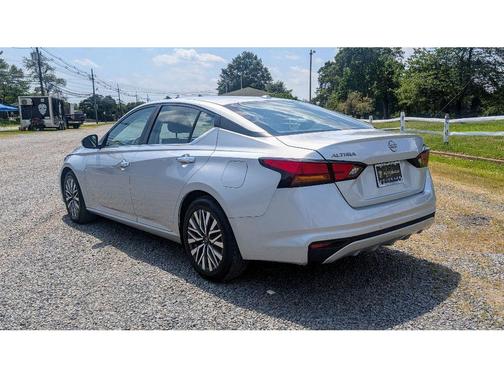 Brilliant Silver Metallic 2023 Nissan Altima 2.5 SV