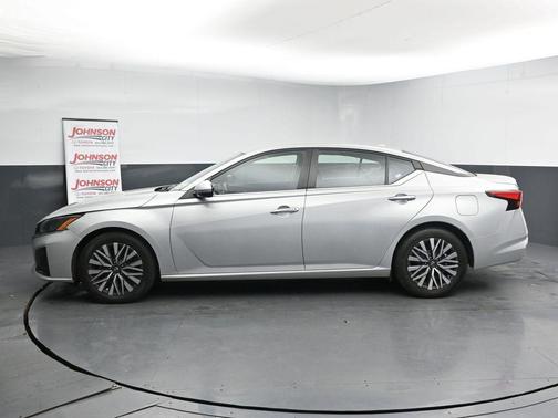 Brilliant Silver Metallic 2023 Nissan Altima 2.5 SV