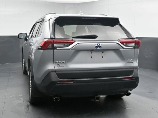 2020 Toyota RAV4 Hybrid XLE
