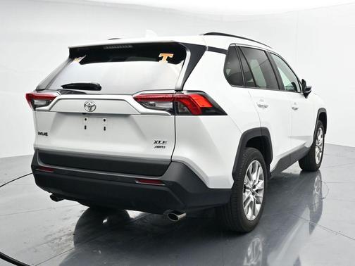Wind Chill Pearl 2024 Toyota RAV4 XLE Premium