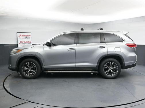 Celestial Silver Metallic 2019 Toyota Highlander LE I4