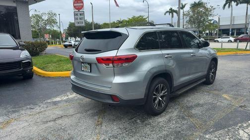 Celestial Silver Metallic 2019 Toyota Highlander LE I4