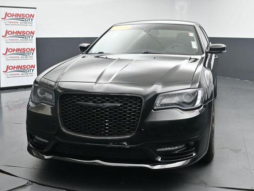 Gloss Black 2022 Chrysler 300 Touring