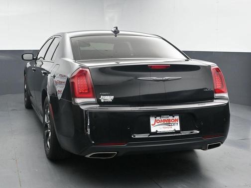 Gloss Black 2022 Chrysler 300 Touring
