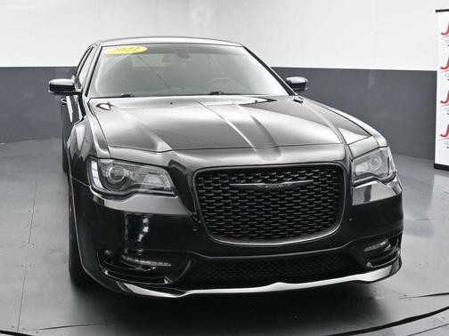 Gloss Black 2022 Chrysler 300 Touring