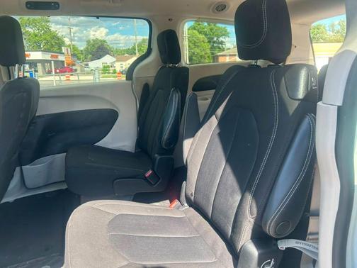 Bright White Clearcoat 2023 Chrysler Voyager LX