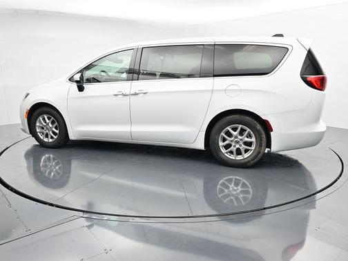 Bright White Clearcoat 2023 Chrysler Voyager LX