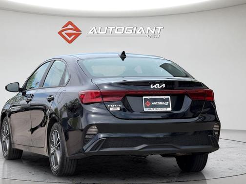 Aurora Black 2023 Kia Forte LXS