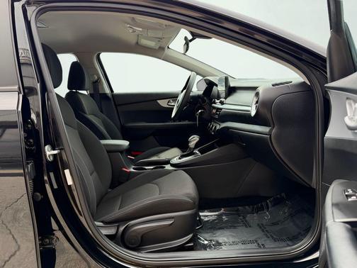 Aurora Black 2023 Kia Forte LXS