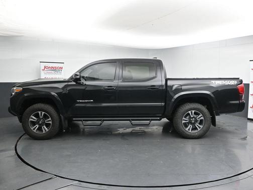 Midnight Black Metallic 2019 Toyota Tacoma TRD Sport