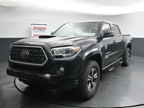 Midnight Black Metallic 2019 Toyota Tacoma TRD Sport