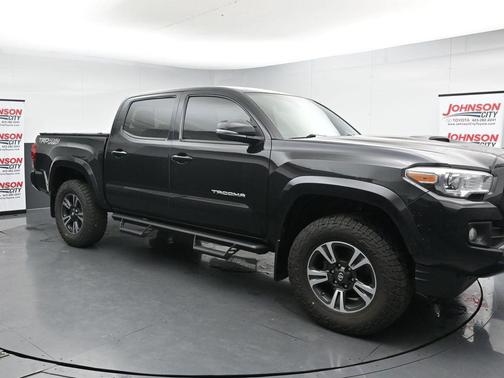Midnight Black Metallic 2019 Toyota Tacoma TRD Sport