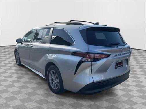 2021 Toyota Sienna XLE 8 Passenger