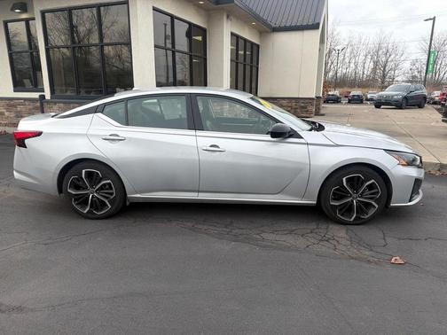 2023 Nissan Altima SR FWD