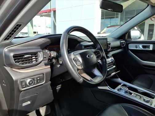 Iconic Silver Metallic 2023 Ford Explorer Limited