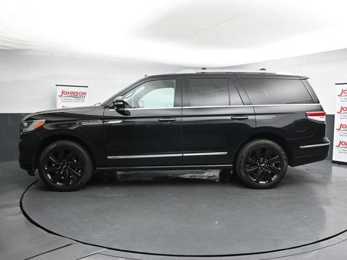 Infinite Black Metallic Clearcoat 2022 Lincoln Navigator Reserve