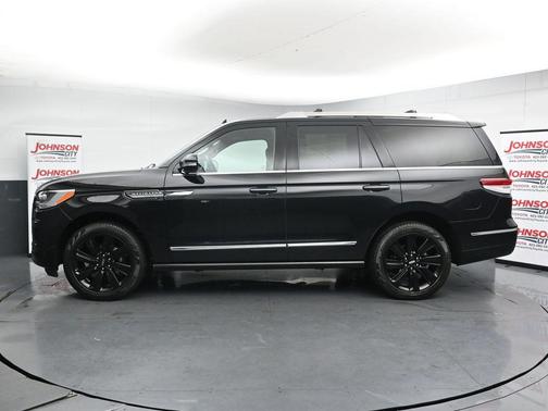Infinite Black Metallic Clearcoat 2022 Lincoln Navigator Reserve