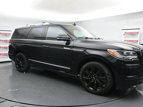 Infinite Black Metallic Clearcoat 2022 Lincoln Navigator Reserve