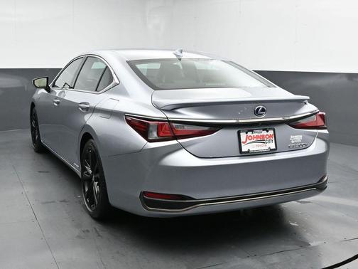 2022 Lexus ES 300h F SPORT