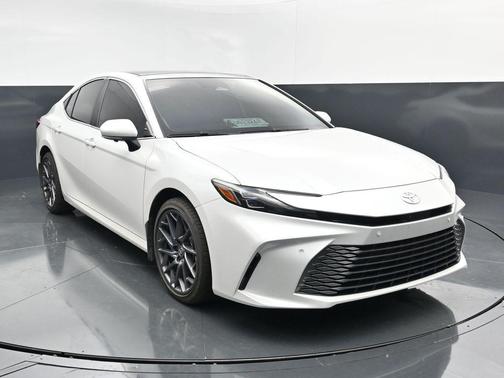 Pearl 2026 Toyota Camry XLE