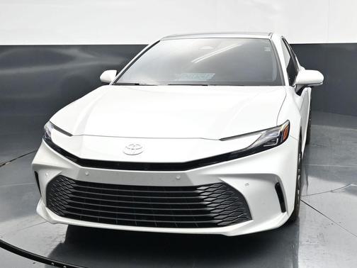 Pearl 2026 Toyota Camry XLE