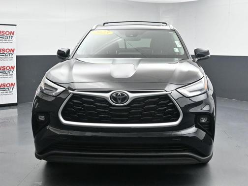 Midnight Black Metallic 2023 Toyota Highlander XLE