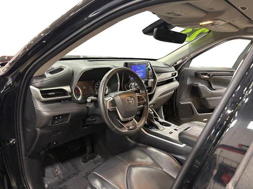 Midnight Black Metallic 2023 Toyota Highlander XLE