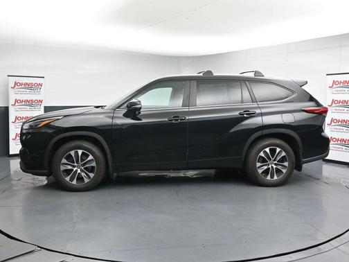 Midnight Black Metallic 2023 Toyota Highlander XLE