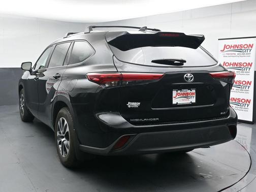 Midnight Black Metallic 2023 Toyota Highlander XLE