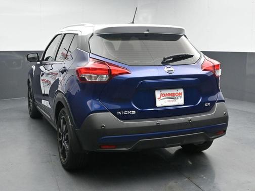 Deep Blue Pearl/Fresh Powder 2020 Nissan Kicks SR
