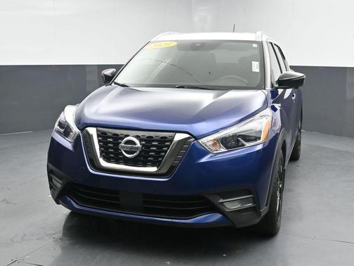 Deep Blue Pearl/Fresh Powder 2020 Nissan Kicks SR