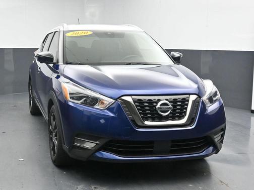 Deep Blue Pearl/Fresh Powder 2020 Nissan Kicks SR