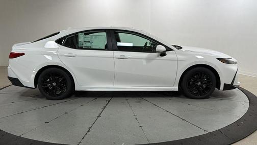 Ice 2026 Toyota Camry SE