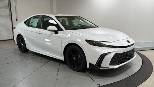 Ice 2026 Toyota Camry SE