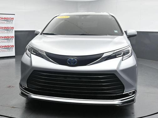 Celestial Silver Metallic 2021 Toyota Sienna XLE 7 Passenger