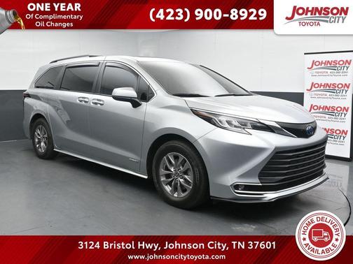 Celestial Silver Metallic 2021 Toyota Sienna XLE 7 Passenger