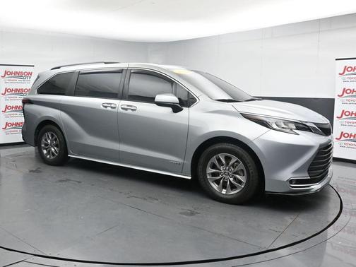 Celestial Silver Metallic 2021 Toyota Sienna XLE 7 Passenger