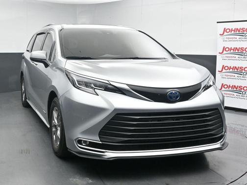 Celestial Silver Metallic 2021 Toyota Sienna XLE 7 Passenger